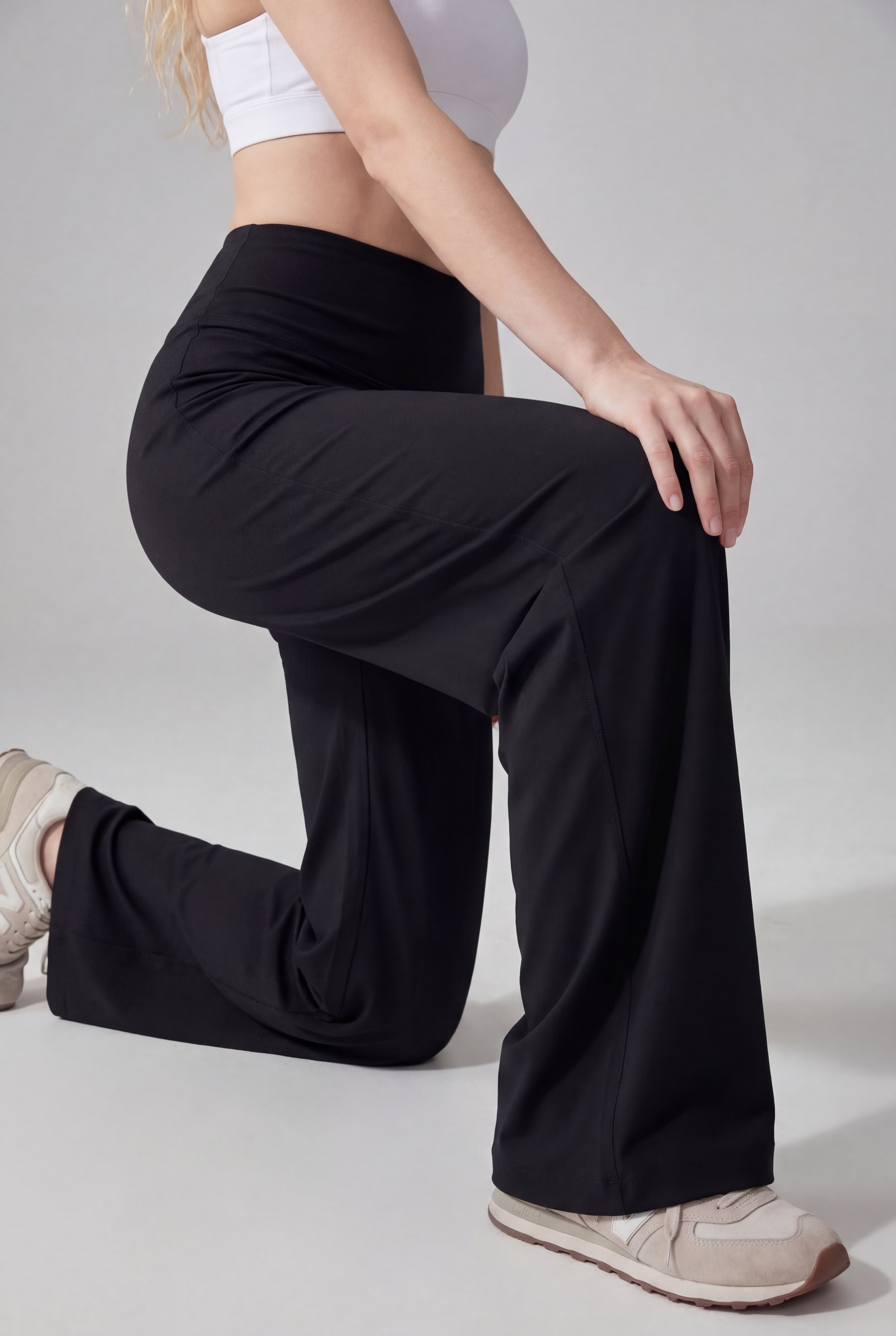 FlowSculpt® Relaxed Leggings, Black